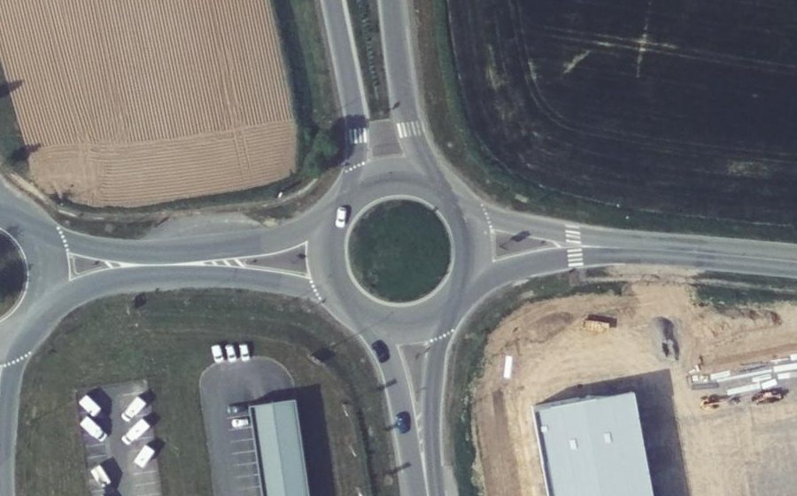 Vue aérienne du Rond-point anonyme n°158036895