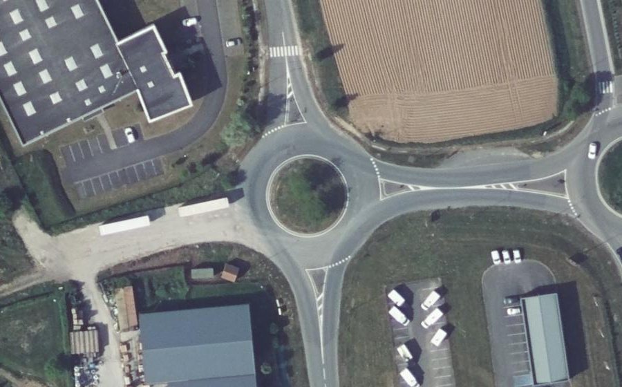 Vue aérienne du Rond-point anonyme n°158036902