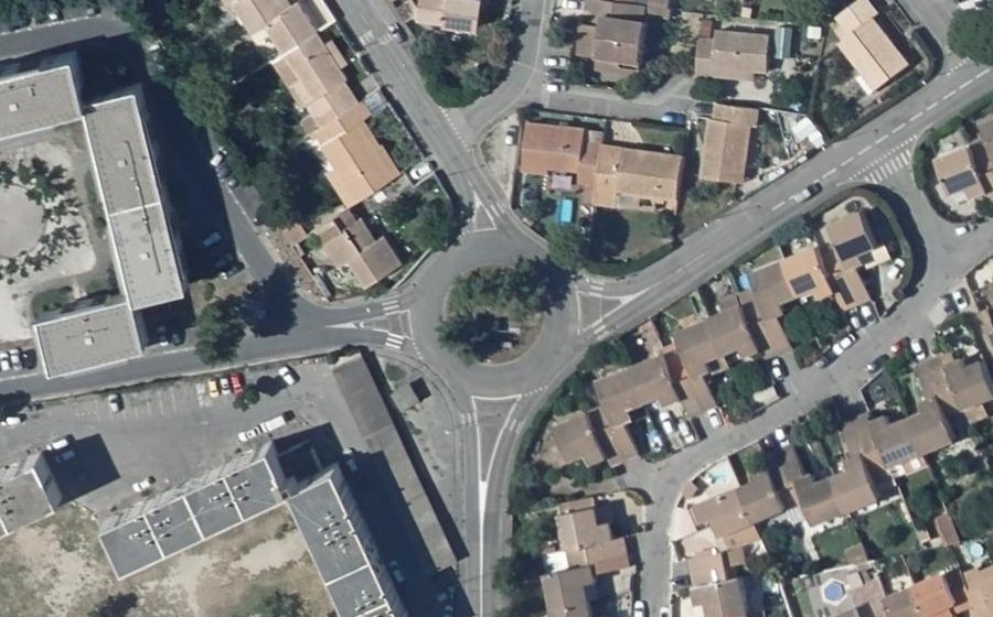 Vue aérienne du Rond-point anonyme n°158040743
