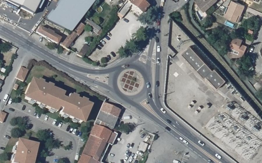 Vue aérienne du Rond-point anonyme n°158041250