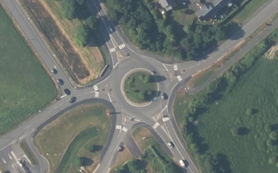 Vue aérienne du Rond-point anonyme n°158041458