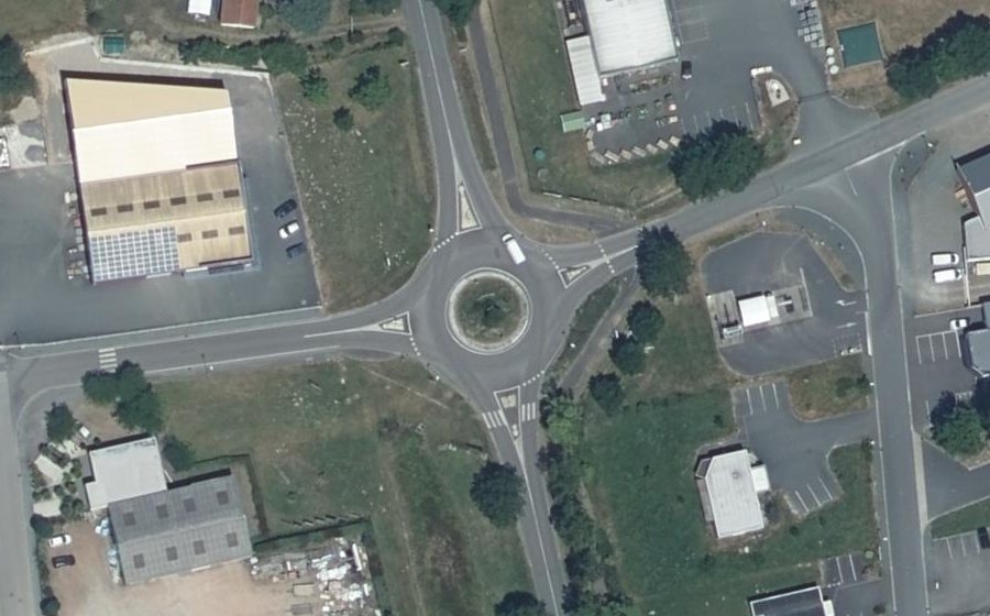 Vue aérienne du Rond-point anonyme n°158056480