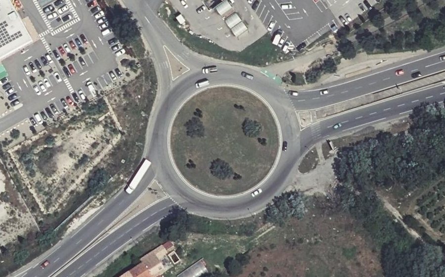 Vue aérienne du Rond-point anonyme n°158064390