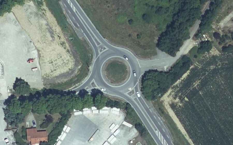 Vue aérienne du Rond-point anonyme n°158073994