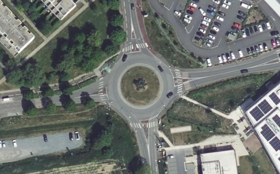 Vue aérienne du Rond-point anonyme n°158079627