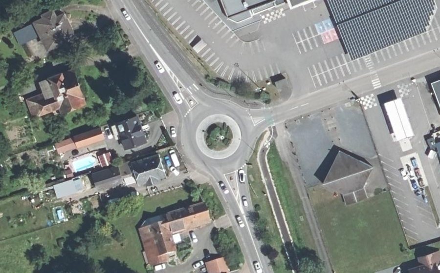Vue aérienne du Rond-point anonyme n°15807994