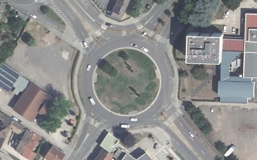 Vue aérienne du Rond-point anonyme n°158090889