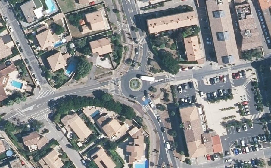 Vue aérienne du Rond-point anonyme n°158241389