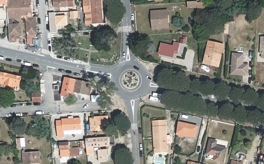 Vue aérienne du Rond-point anonyme n°158241562