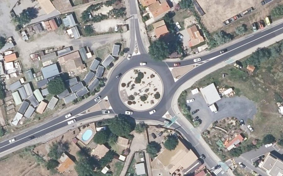 Vue aérienne du Rond-point anonyme n°158245213