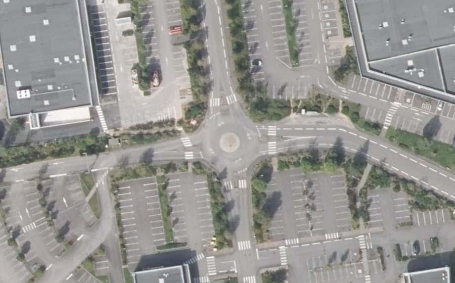 Vue aérienne du Rond-point anonyme n°158257291