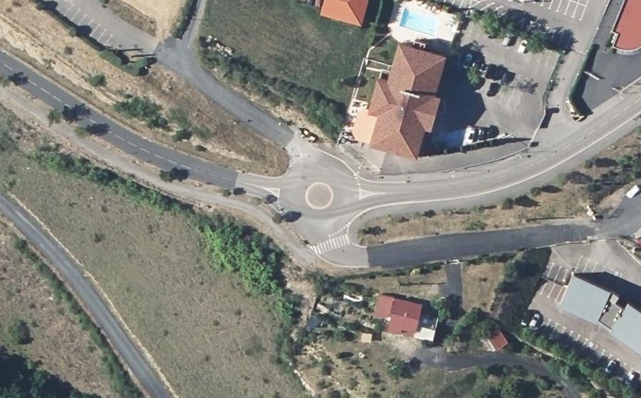 Vue aérienne du Rond-point anonyme n°158261371