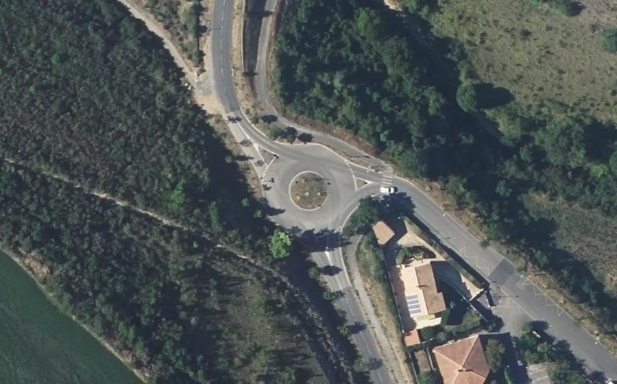 Vue aérienne du Rond-point anonyme n°158261373