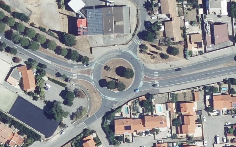 Vue aérienne du Rond-point anonyme n°158270131