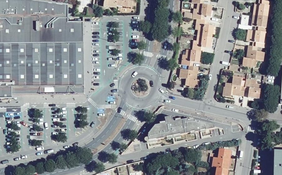 Vue aérienne du Rond-point anonyme n°158271825