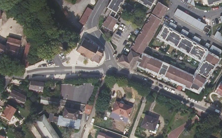Vue aérienne du Rond-point anonyme n°158276014