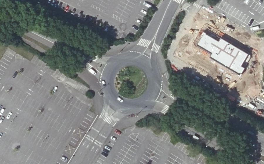 Vue aérienne du Rond-point anonyme n°158319540