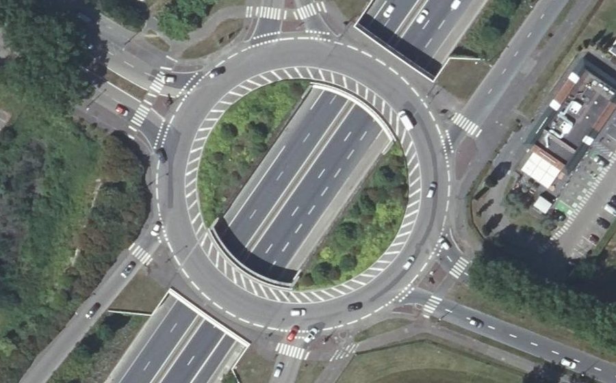 Vue aérienne du Rond-point anonyme n°158319541