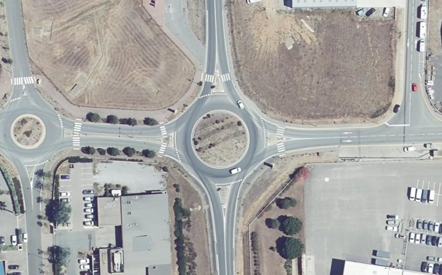 Vue aérienne du Rond-point anonyme n°158320734