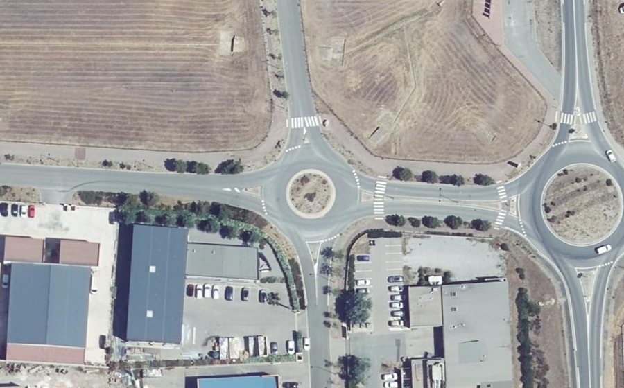Vue aérienne du Rond-point anonyme n°158320736