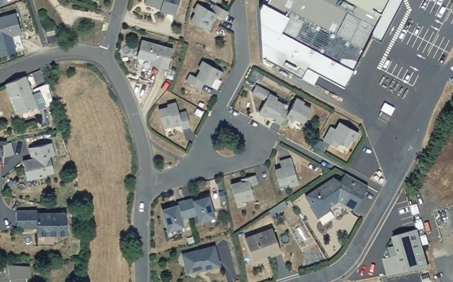Vue aérienne du Rond-point anonyme n°158348664