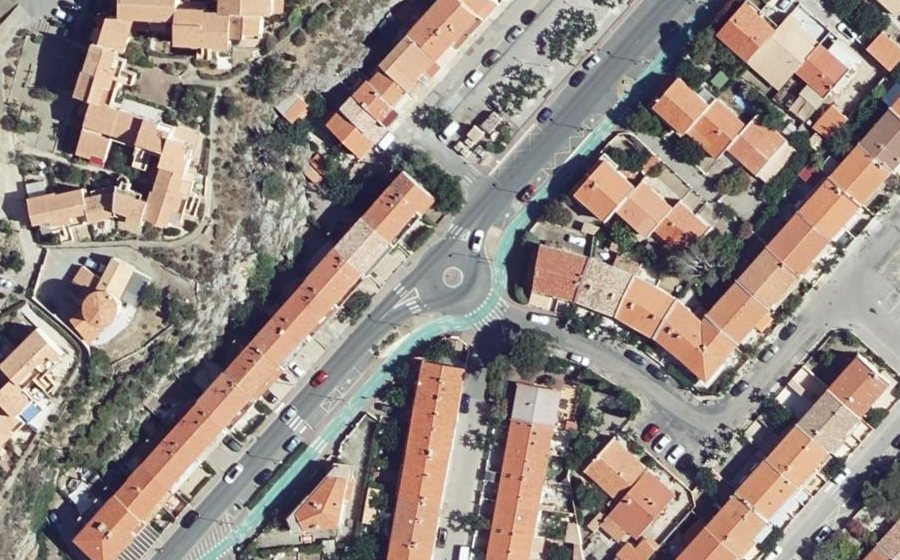 Vue aérienne du Rond-point anonyme n°158387331