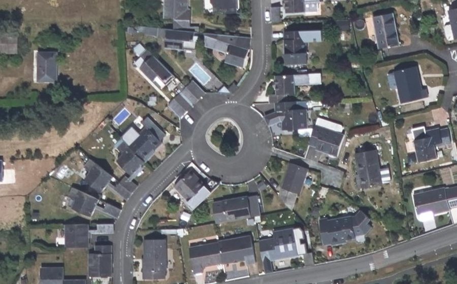 Vue aérienne du Rond-point anonyme n°158395406
