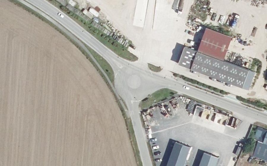 Vue aérienne du Rond-point anonyme n°158437430