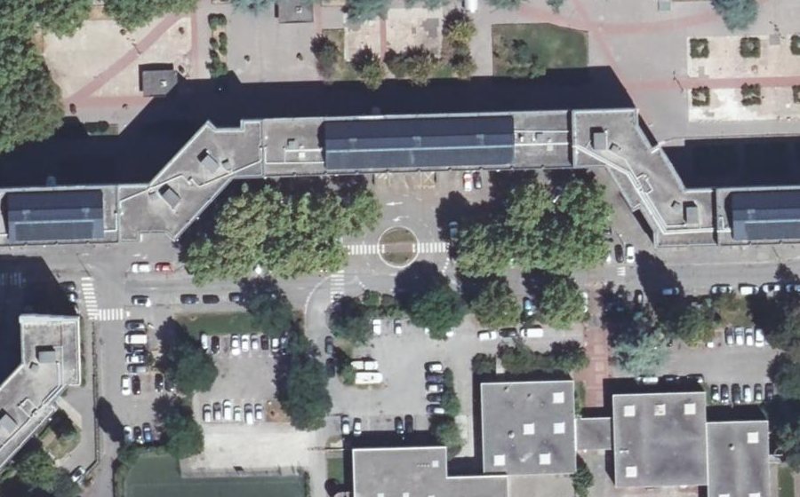 Vue aérienne du Rond-point anonyme n°158449242