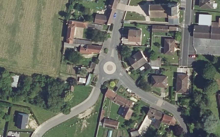 Vue aérienne du Rond-point anonyme n°158455969