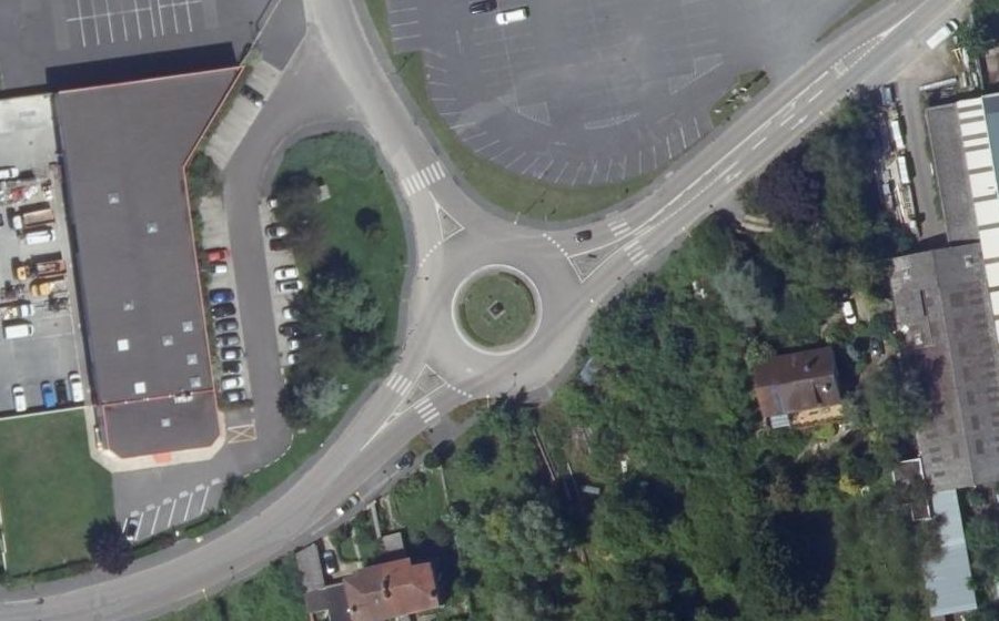 Vue aérienne du Rond-point anonyme n°158461597