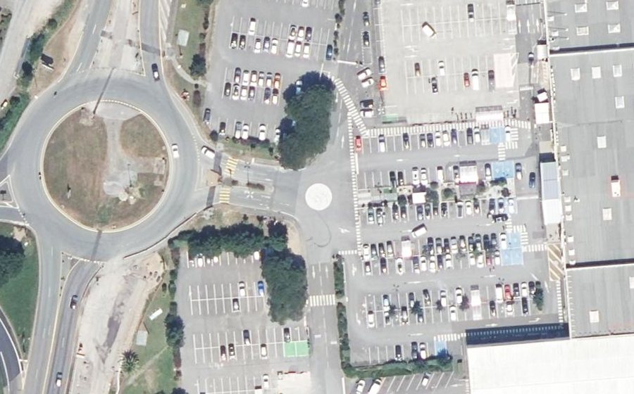 Vue aérienne du Rond-point anonyme n°158507449