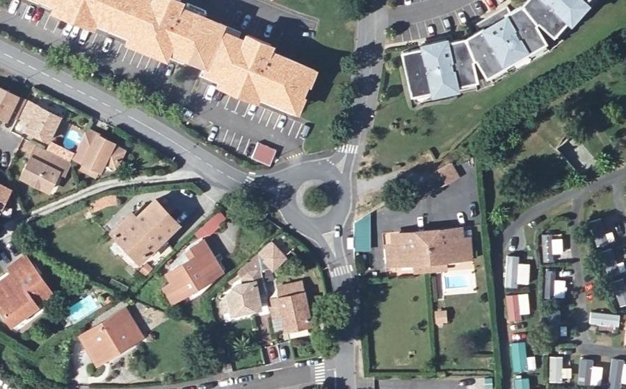 Vue aérienne du Rond-point anonyme n°158529296