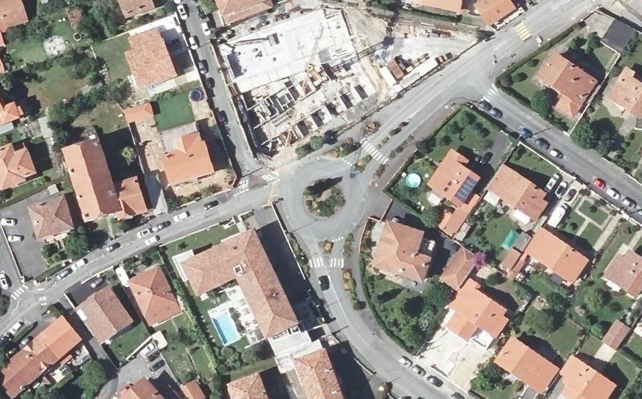 Vue aérienne du Rond-point anonyme n°158530650