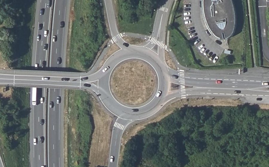 Vue aérienne du Rond-point anonyme n°158552059