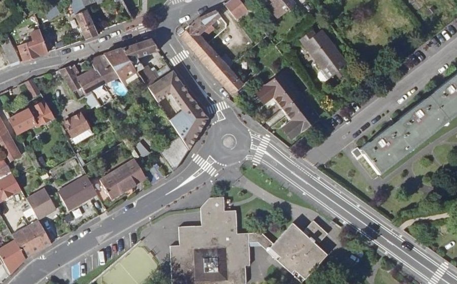 Vue aérienne du Rond-point anonyme n°158559374