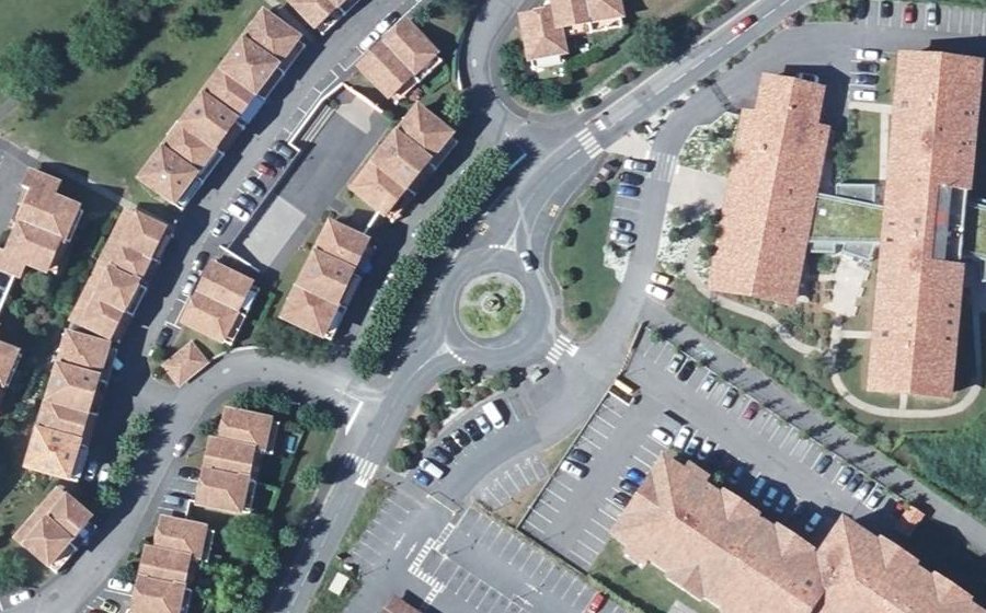 Vue aérienne du Rond-point anonyme n°158560677