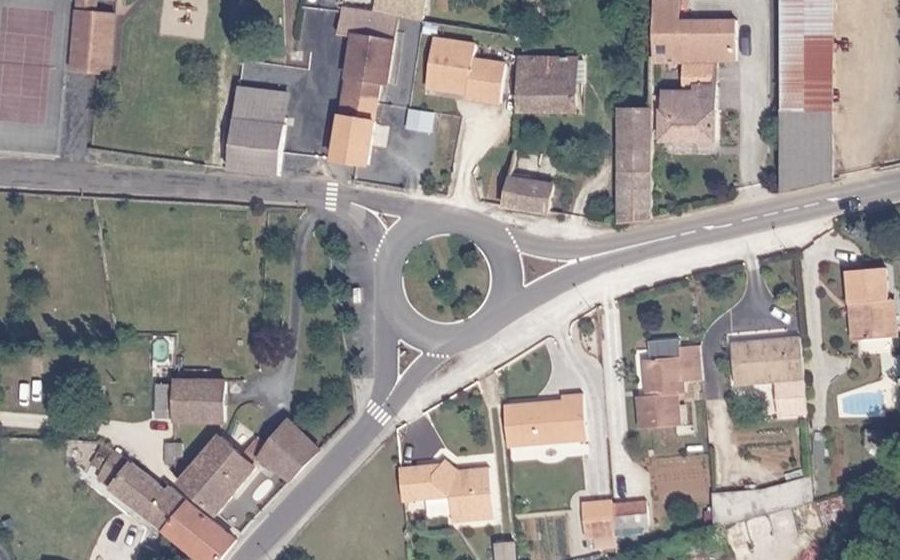 Vue aérienne du Rond-point anonyme n°158688083