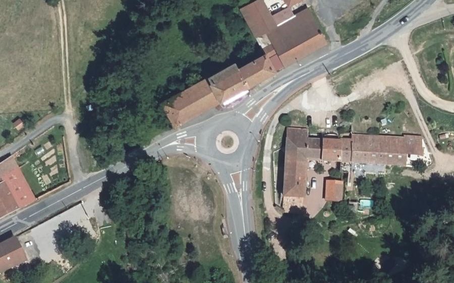 Vue aérienne du Rond-point anonyme n°158733231