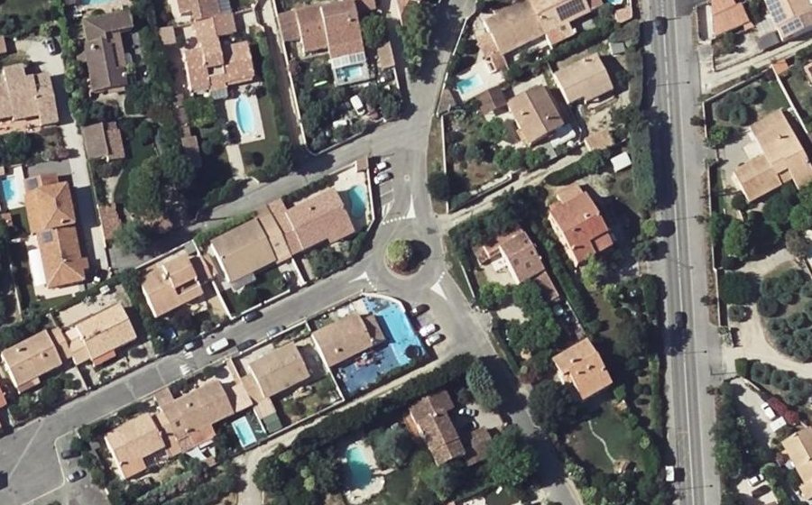 Vue aérienne du Rond-point anonyme n°158792475