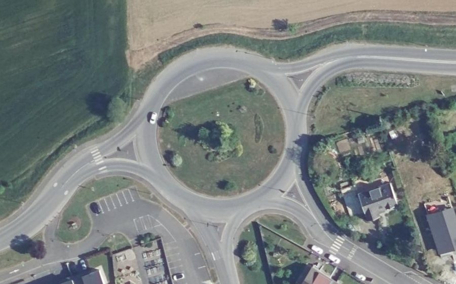 Vue aérienne du Rond-point anonyme n°158806950