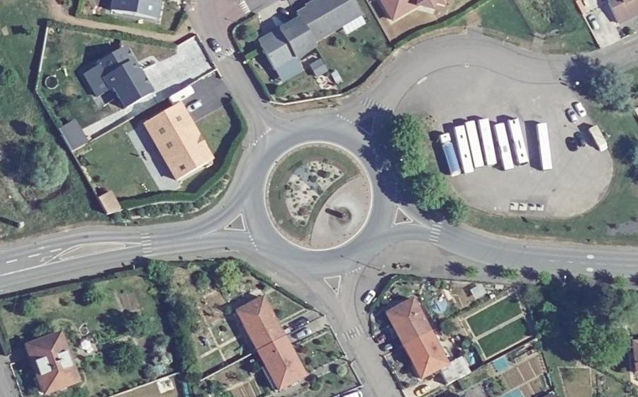 Vue aérienne du Rond-point anonyme n°158807014