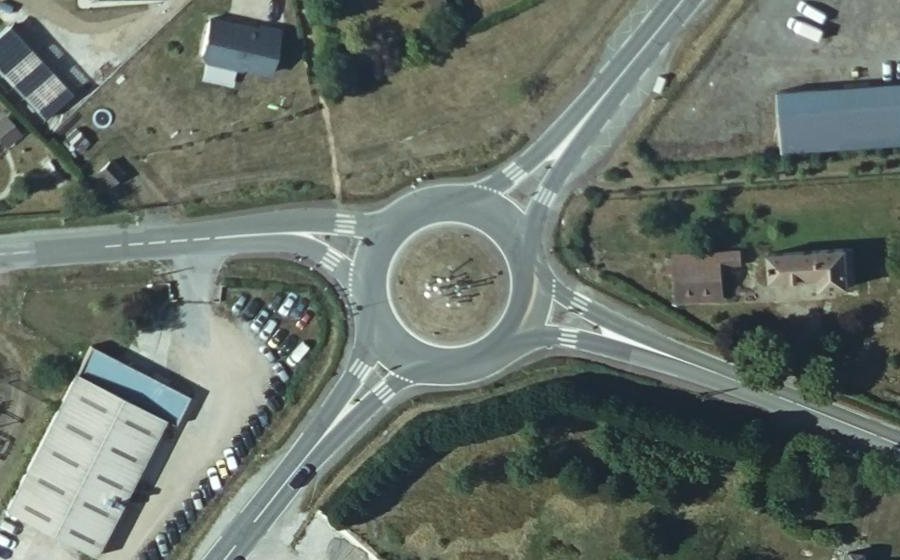 Vue aérienne du Rond-point anonyme n°15880908
