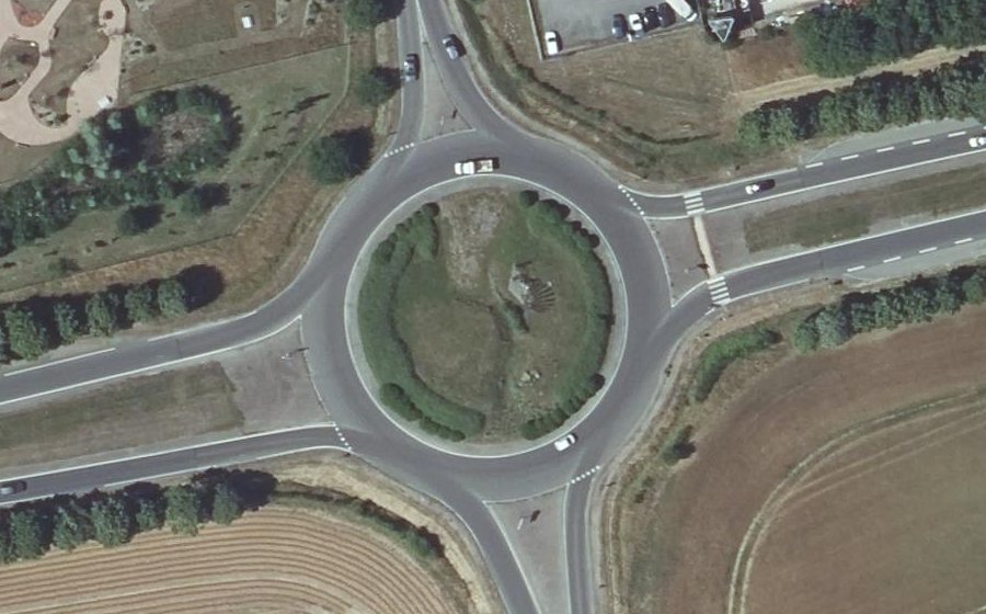 Vue aérienne du Rond-point anonyme n°15881332