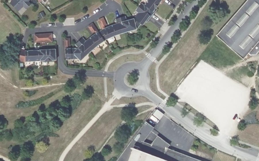 Vue aérienne du Rond-point anonyme n°158846570