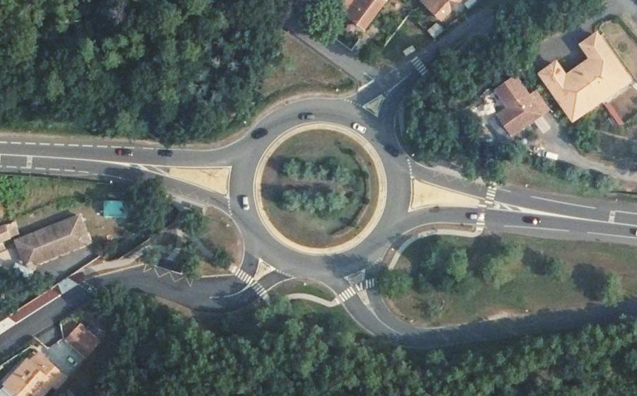 Vue aérienne du Rond-point anonyme n°158855730