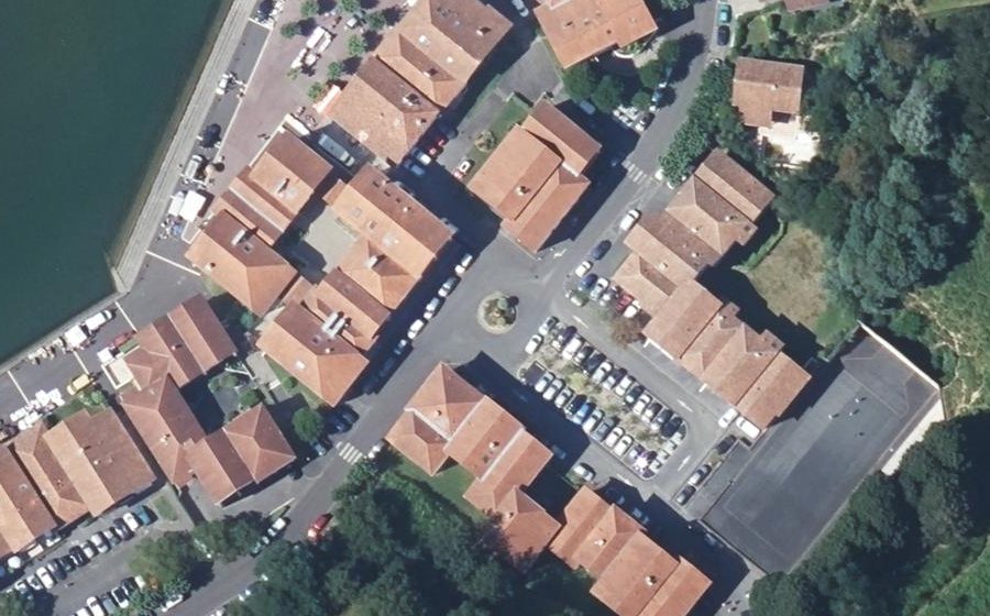Vue aérienne du Rond-point anonyme n°158858590
