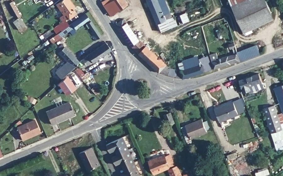 Vue aérienne du Rond-point anonyme n°158875575