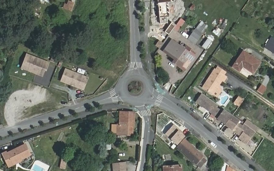 Vue aérienne du Rond-point anonyme n°158879185
