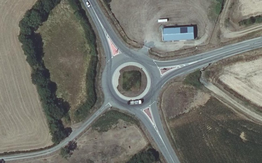 Vue aérienne du Rond-point anonyme n°158937827